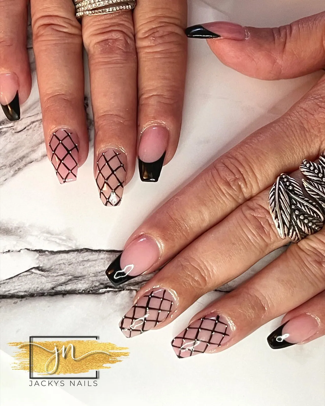 Linien-Nailart