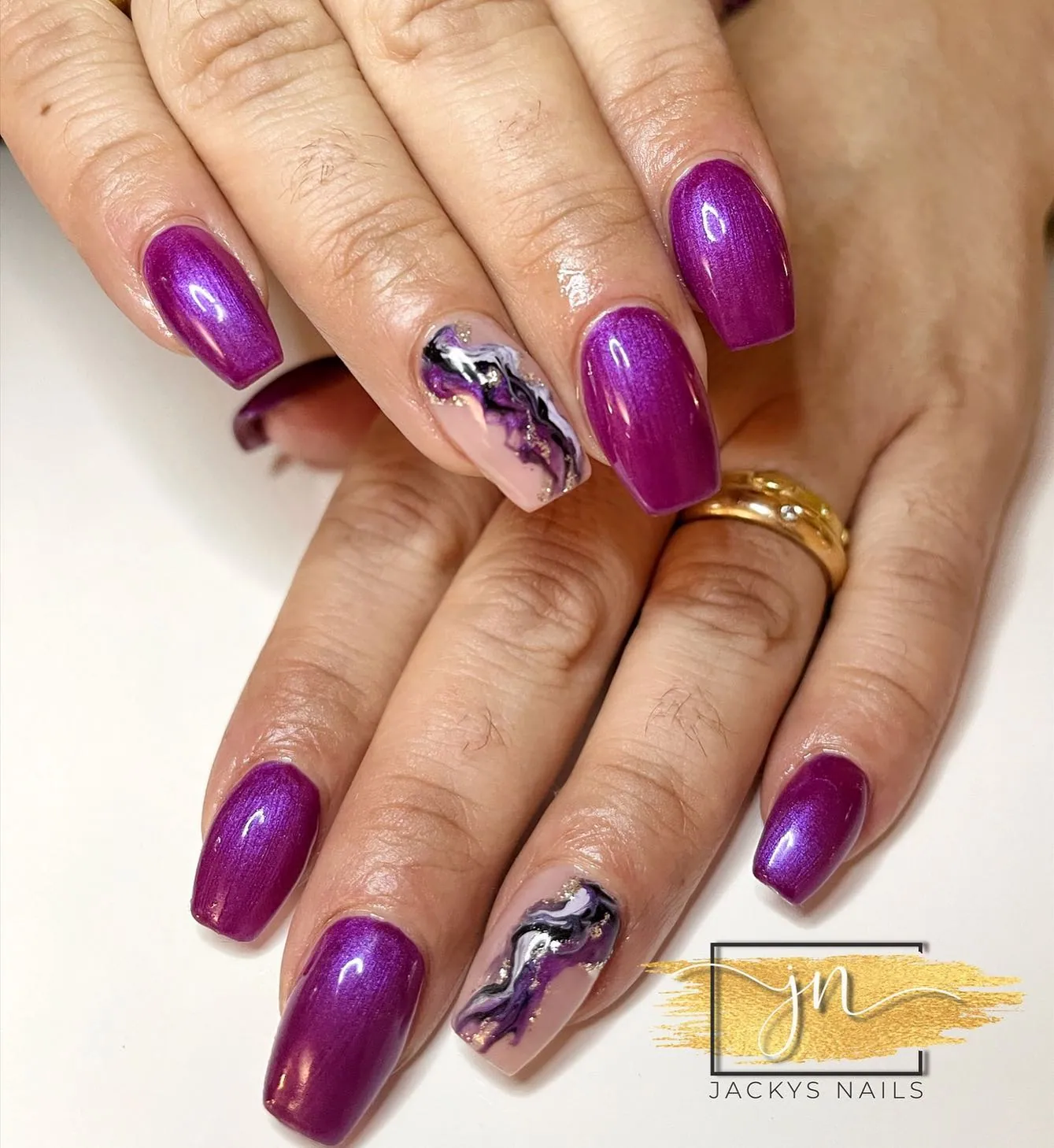 Violett mit Design
